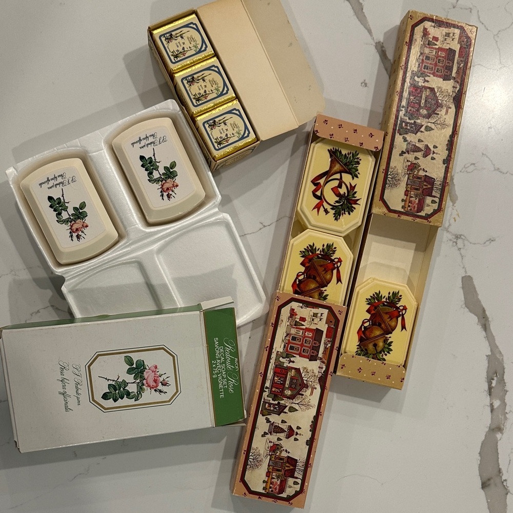 Vintage Avon soap boxes lot x 4: bath cubes, and soap bars.